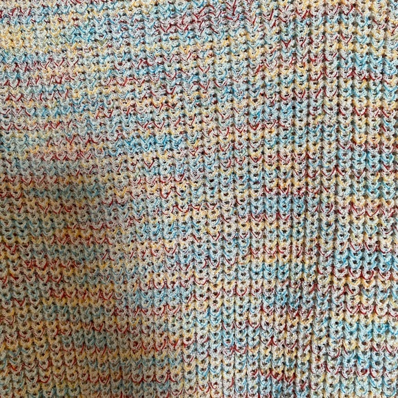 Knitted multicolored crop top with cute knot in the back - Picture 6 of 6